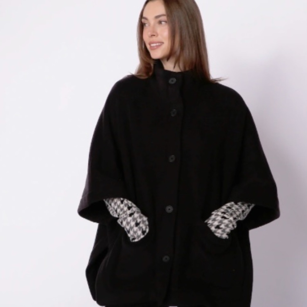 Cuddle Duds Fleece and Sherpa Capelet